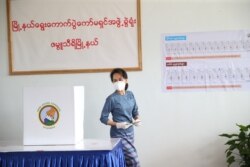 နိုင်ငံတော်အတိုင်ပင်ခံပုဂ္ဂိုလ် ဒေါ်အောင်ဆန်းစုကြည် ကြိုတင်မဲပေးတဲ့ မြင်ကွင်း။ (အောက်တိုဘာ ၂၉၊ ၂၀၂၀)