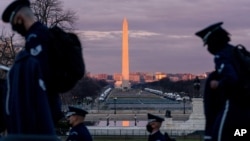 မြို့တော် ဝါရှင်တန်ရှိ Washington Monument လွတ်လပ်ရေးကျောက်တိုင် အနီးမြင်ကွင်း။ (ဇန်နဝါရီ ၁၈၊ ၂၀၂၁)