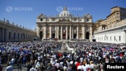 St. Peter Square မှာ Easter Sunday ကျင်းပ