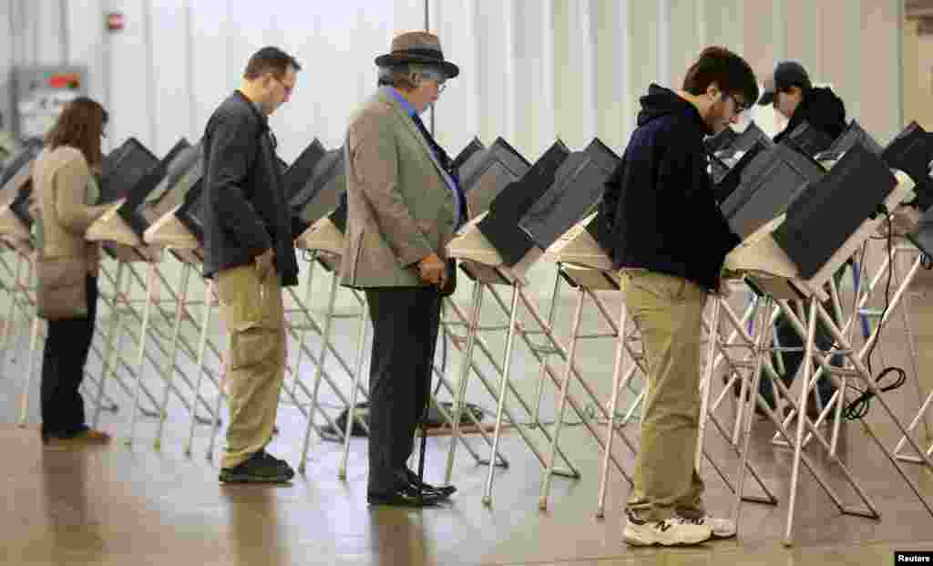 Voters cast their votes during the U.S. presidential election in Medina, Ohio, U.S. Nov. 8, 2016. 