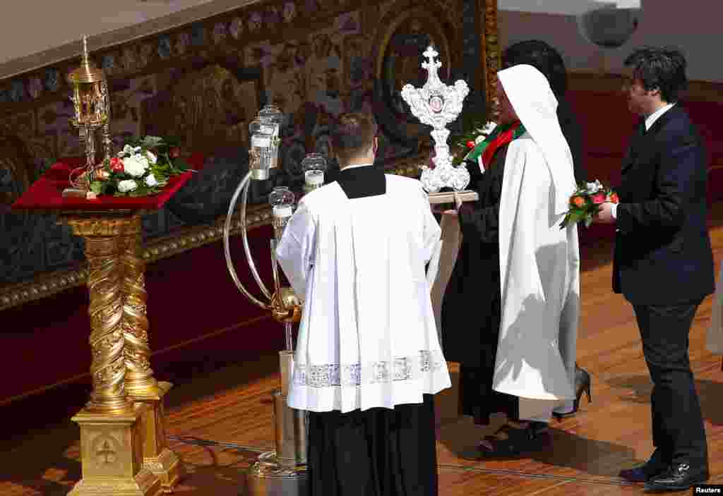 A nun carries a relic of the St. Mariam Baouardy Haddad as Pope Francis leads a ceremony for the canonization of four nuns in the Vatican City, May 17, 2015.