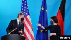 German Foreign Minister Annalena Baerbock and her US Secretary of State Antony Blinken gesture during a joint press conference following their meeting in which they discussed the Ukraine crisis in Berlin, Jan. 20, 2022. 