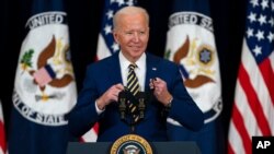 သမ္မတ Joe Biden နိုင်ငံခြားရေးဝန်ကြီးဌာနမှာ မိန့်ခွန်းပြောကြားစဉ် (ဓာတ်ပုံ- AP) Feb. 4, 2021 