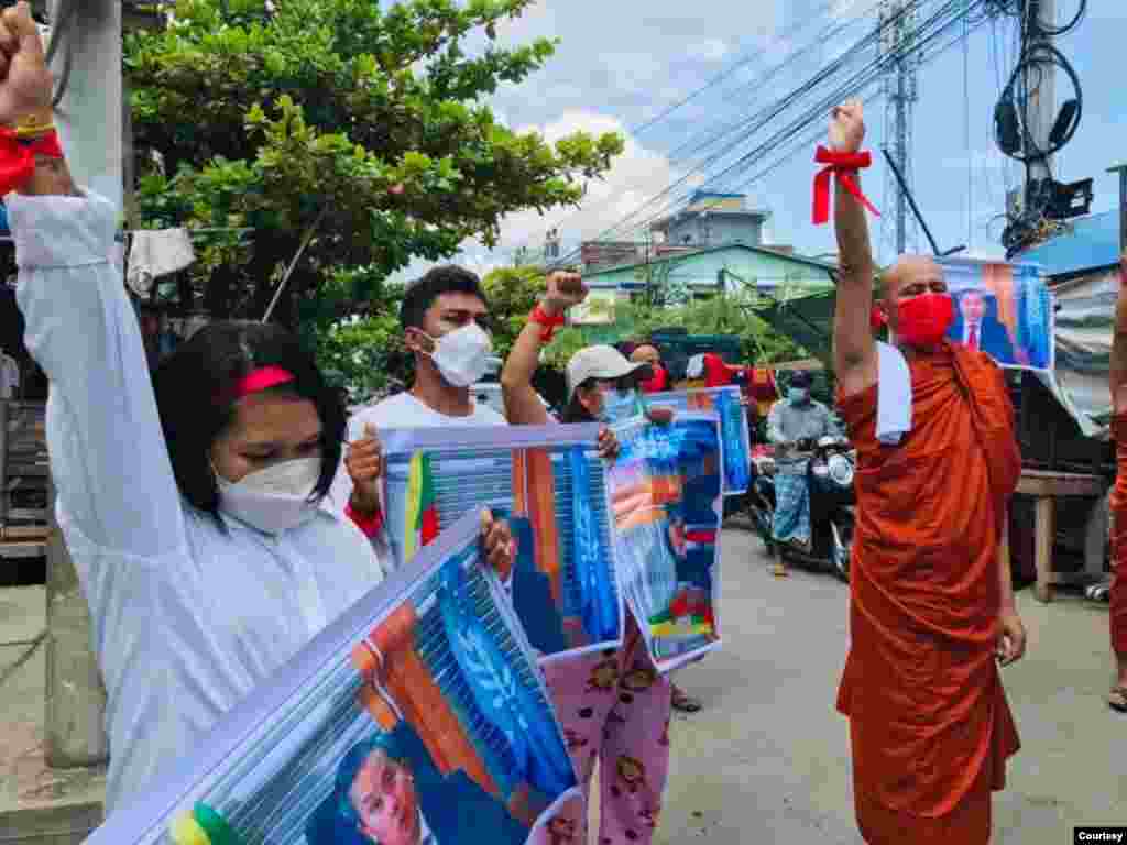 စစ်အာဏာသိမ်းမှု ဆန့်ကျင်ရေး မန္တလေး သံဃသမဂ္ဂ သပိတ်စစ်ကြောင်း။ (စက်တင်ဘာ ၁၂၊ ၂၀၂၁။ ဓာတ်ပုံ - သံဃသမဂ္ဂ သပိတ်စစ်ကြောင်း)