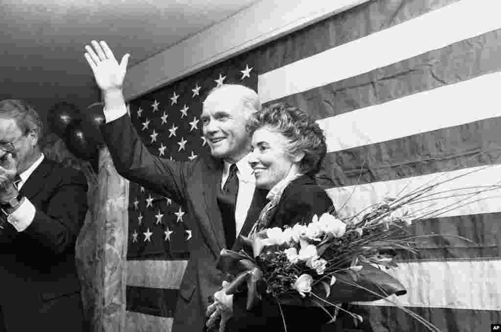 Sen. John Glenn (D-Ohio) and wife, Anne, wave to crowd that attended a fund raiser in Houston, Dec. 16, 1982. Glenn is exploring the possibility of running for the Democratic nomination for President. 