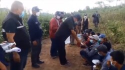 Myanmar illegal migrants and human traffickers arrested on Thai border. (Photo- Thai Police)