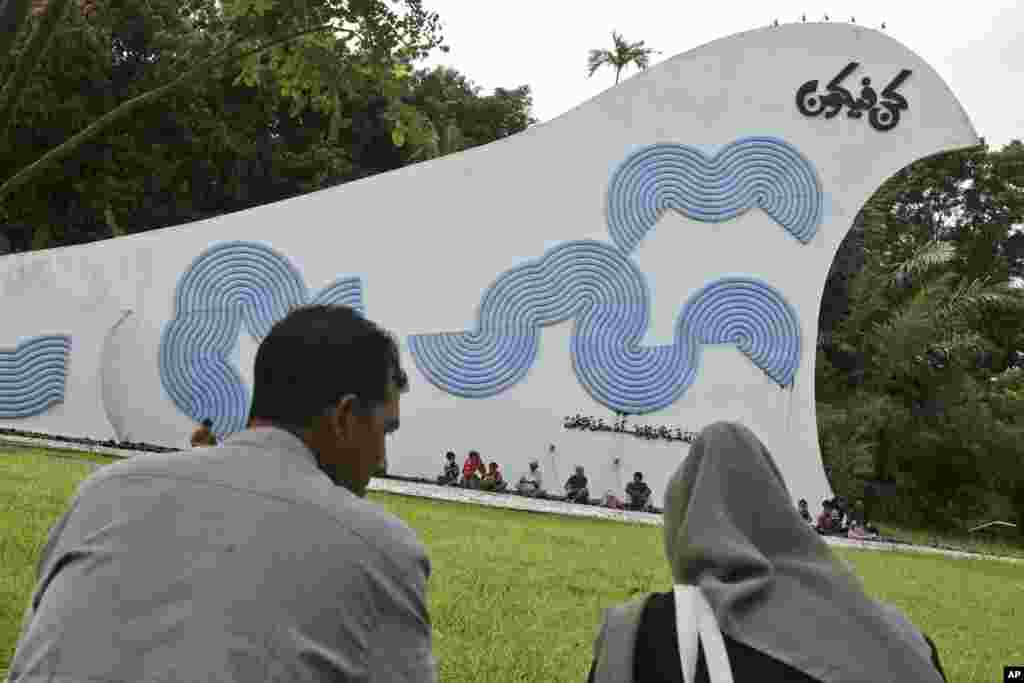 Acehnese pray for the victims of the Indian Ocean tsunami during its 10th anniversary at a mass grave in Aceh Besar, Aceh province, Indonesia, Friday, Dec. 26, 2014.