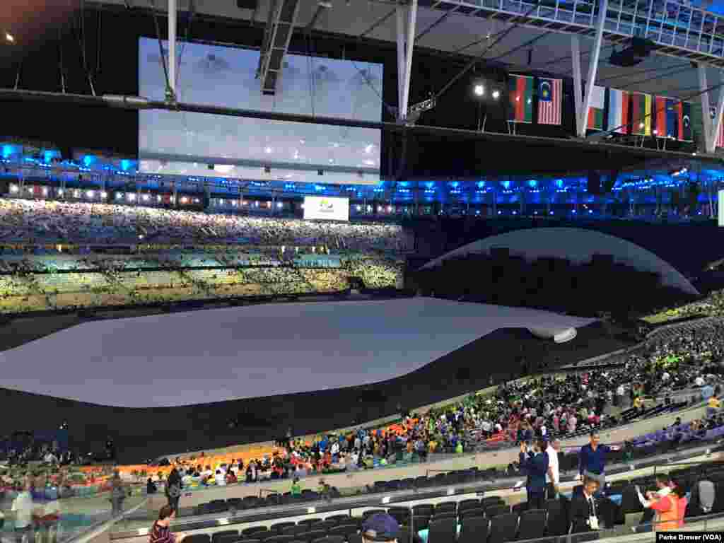 People slowly start to take their places inside Maracana Stadium in Rio one hour before the Olympics opening ceremonies begin, in Brazil, Aug. 5, 2016.