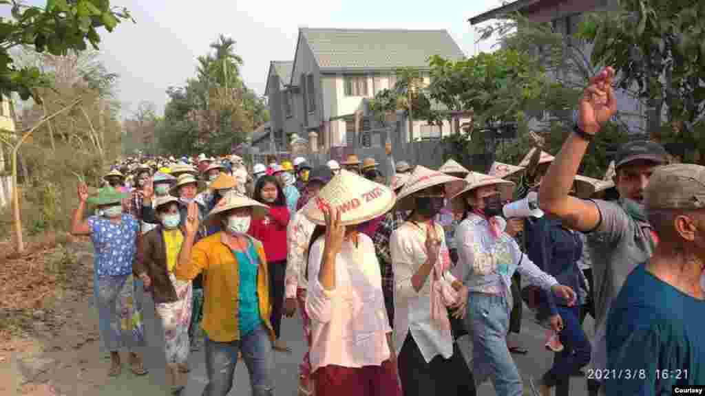 မတ်လ ၈ ရက်နေ့ ကလေးမြို့ လူထုချီတက်ပွဲ ပြုလုပ်ခဲ့တဲ့ မြင်ကွင်း။