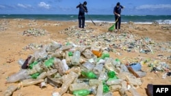 FILES-SRI LANKA-ENVIRONMENT-PLASTIC-OCEANS-POLLUTION