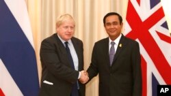 ဗြိတိန်နိုင်ငံခြားရေးဝန်ကြီး Boris Johnson နှင့် ထိုင်းဝန်ကြီးချုပ် ပရာယွတ် ချန်အိုချာ