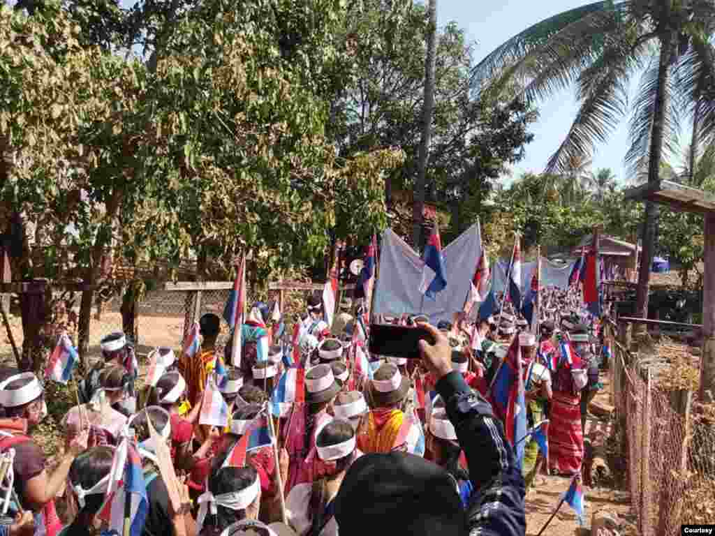 ဘီးလင်းဒေသက ကရင်ကျေးရွာသားများ ဆန္ဒပြမြင်ကွင်း တချို့။ (ဓါတ်ပုံ - စောမြအေး - ဇန်နဝါရီ ၂၇၊ ၂၀၂၁)