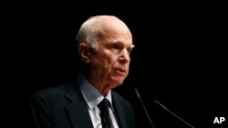 အထက်လွှတ်တော်အမတ် John McCain