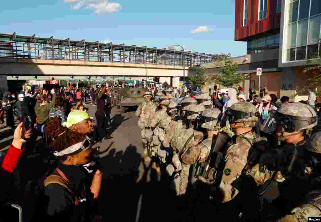 Protesters confront members of the National Guard in the aftermath of a protest against the death in Minneapolis police custody of African-American man George Floyd, in Minneapolis, Minnesota, U.S., May 29, 2020. REUTERS/Lucas Jackson