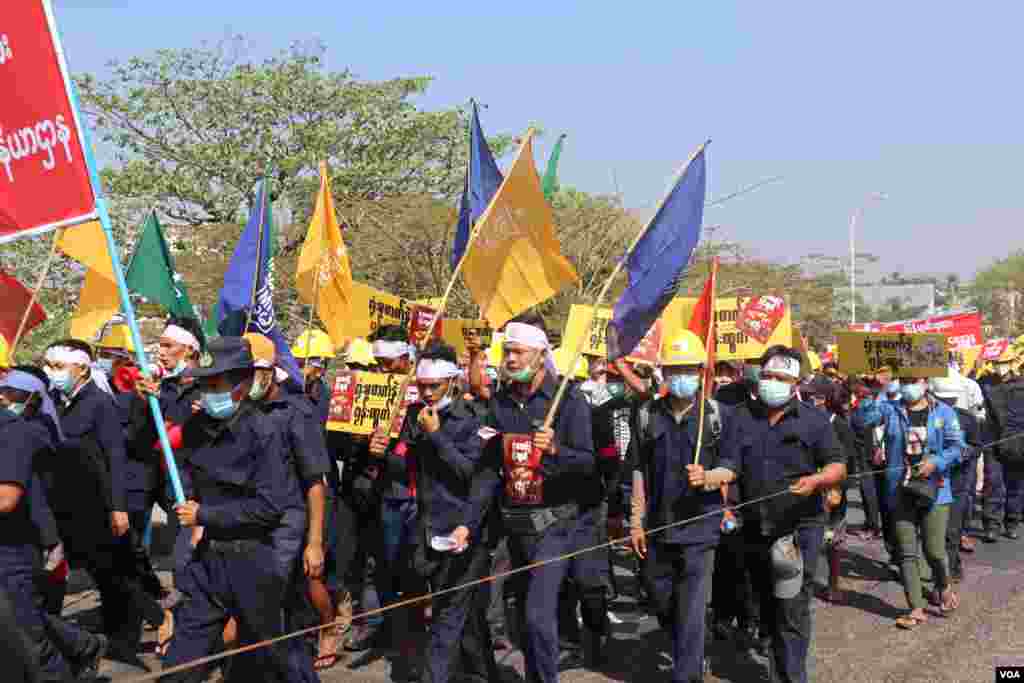 ရန်ကုန် ရထားဘူတာရုံကနေ UN ရုံး သို့ ချီတက်ဆန္ဒပြတဲ့ မြင်ကွင်း။