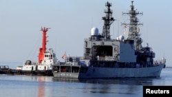 The Japan Maritime Self-Defense Force (JMSDF) vessel JS AMAGIRI (DD-154), an Asagiri-class destroyer (General Type), is escorted by another boat upon its arrival at the south harbor in Metro Manila, Philippines February 2, 2018. REUTERS/Romeo Ranoco - RC17F3240510