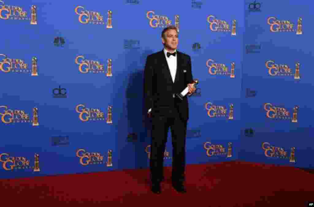 George Clooney poses in the press room with the Cecil B. Demille award at the 72nd annual Golden Globe Awards at the Beverly Hilton Hotel on Sunday, Jan. 11, 2015, in Beverly Hills, Calif. (Photo by Jordan Strauss/Invision/AP)