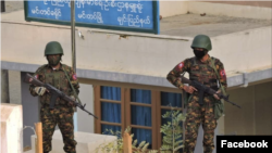 Regime soldiers guarding outside the Public Health Department at Mindat in early May (Photo credit: Chin Human Rights Organization/ Facebook) 