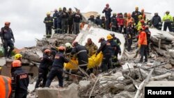 Emergency personnel carry a body during a search for survivors in a collapsed building in Durres, after an earthquake shook Albania, November 28, 2019. REUTERS/Florion Goga