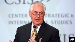 နိုင်ငံခြားရေးဝန်ကြီး Rex Tillerson ဝါရှင်တန်ဒီစီမြို့ the Center for Strategic and International Studies တွင် မိန့်ခွန်းပြောစဉ်။ အောက်တိုဘာ ၁၈၊ ၂၀၁၇